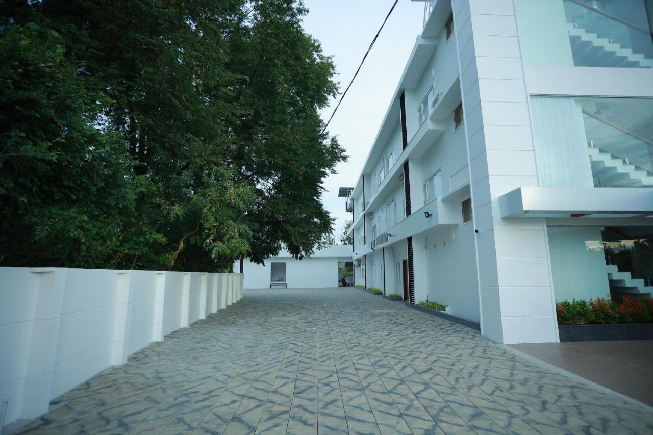 The Gold Hotel Palakkad Ngoại thất bức ảnh
