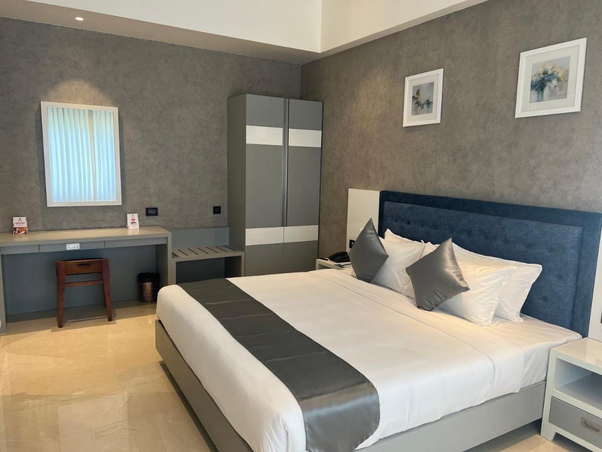 The Gold Hotel Palakkad Ngoại thất bức ảnh